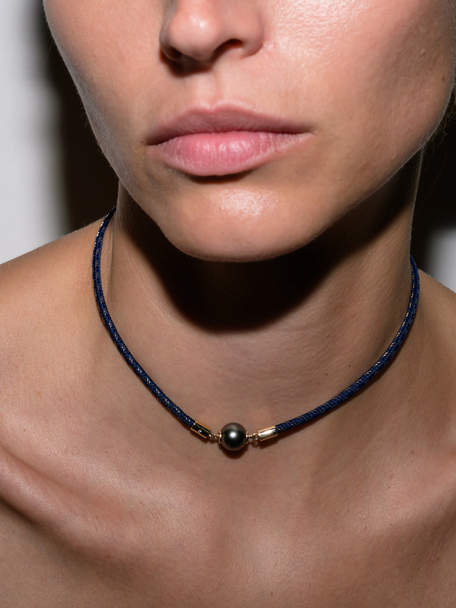 14K YELLOW GOLD SINGLE PEARL CHOKER, BLEU