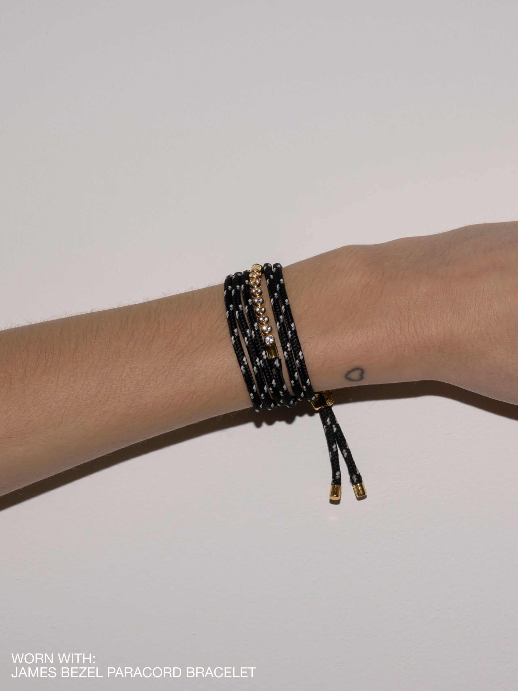 PARACORD NOIR ET BLANC TIE ANKLET, GOLD