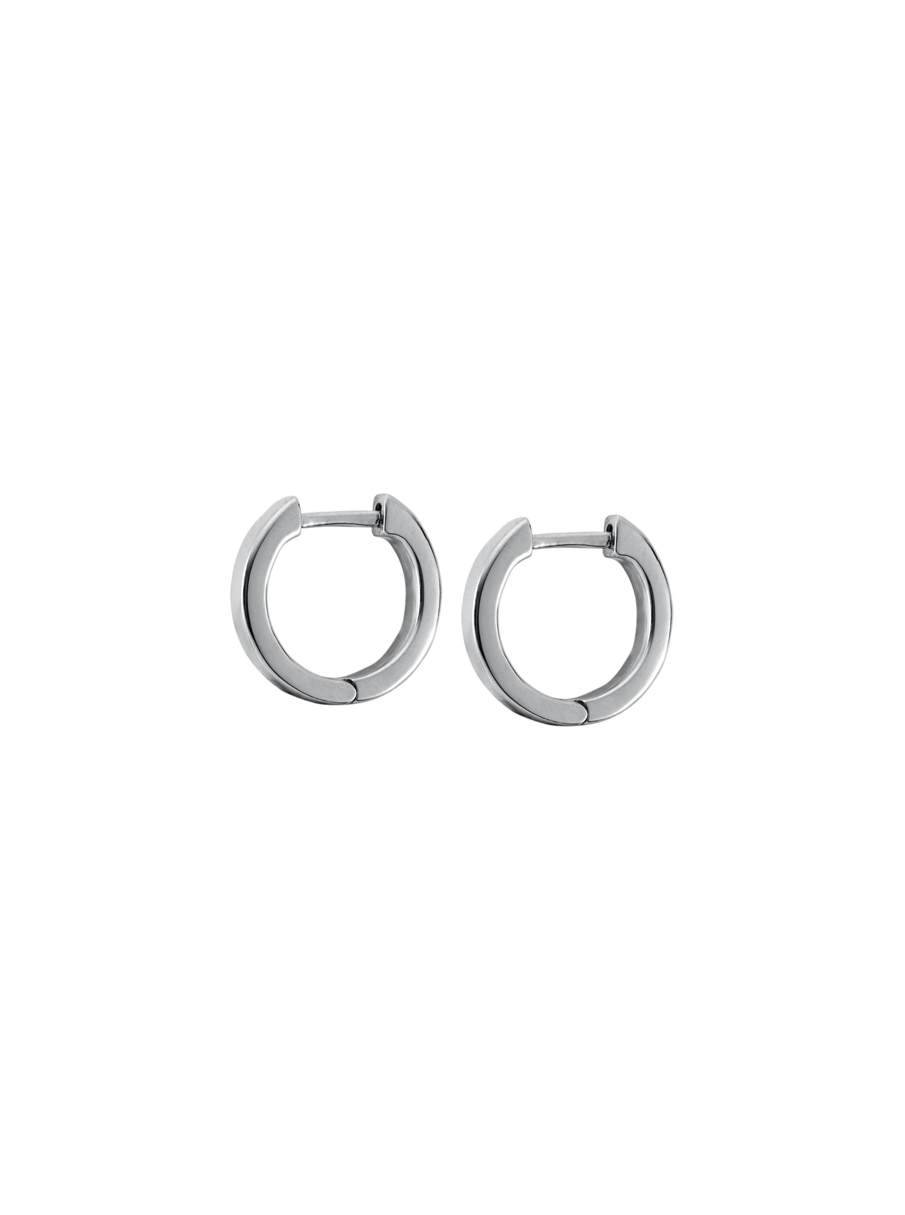 PLAIN HUGGIE EARRING