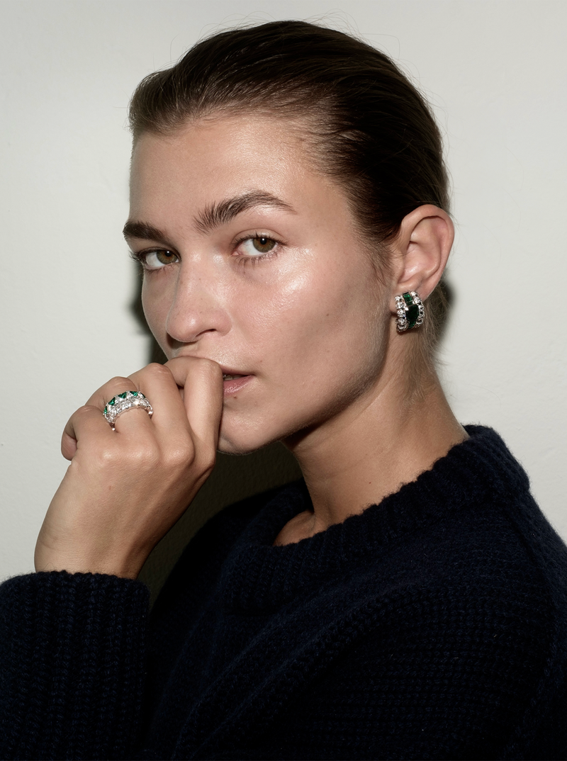 THEODORA DOUBLE TRILLION, LAB-GROWN WHITE SAPPHIRE AND EMERALD SILVER RING