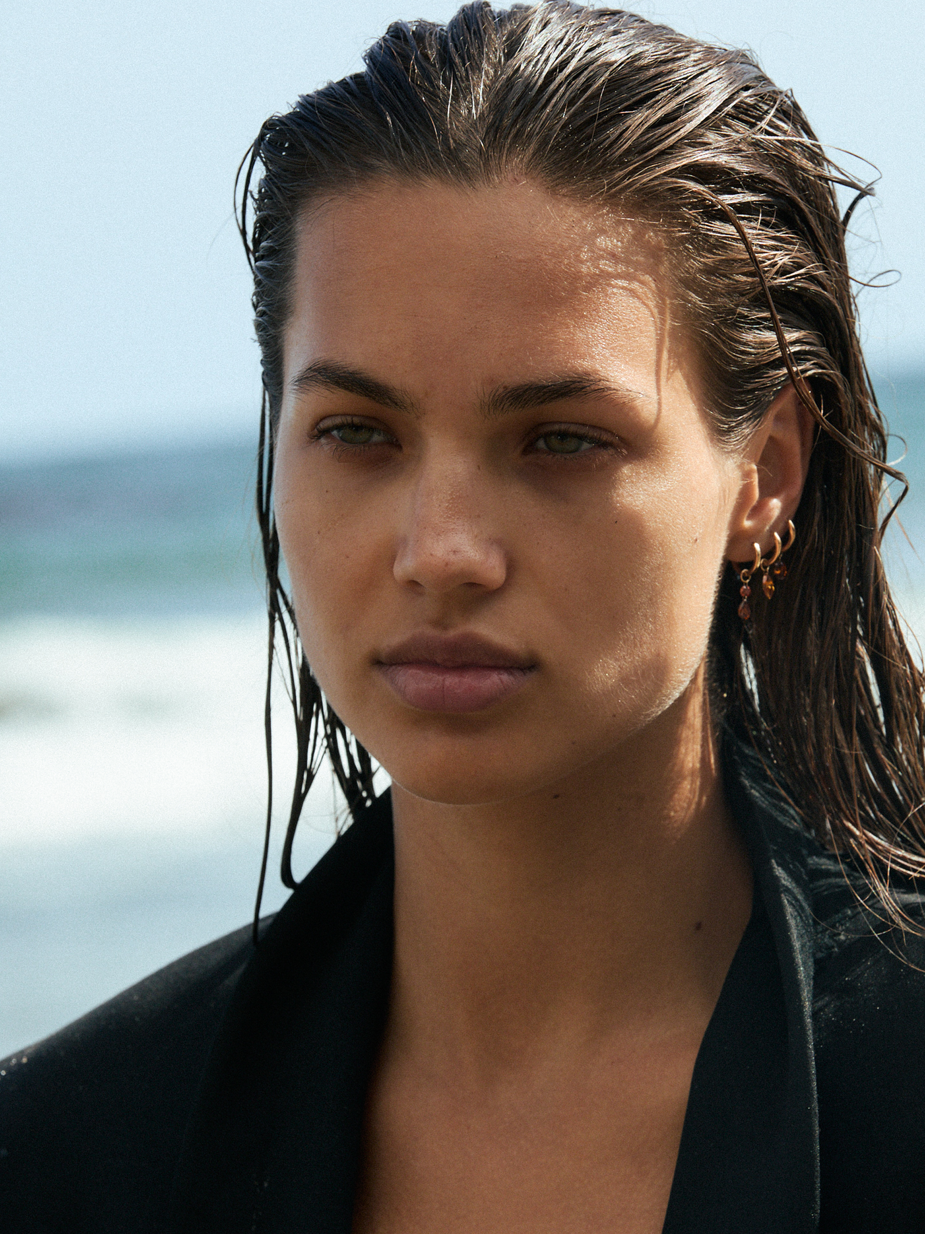 14K GRADUATED FLOATING HUGGIE EARRING IN COGNAC LAB DIAMOND, 14K YELLOW GOLD