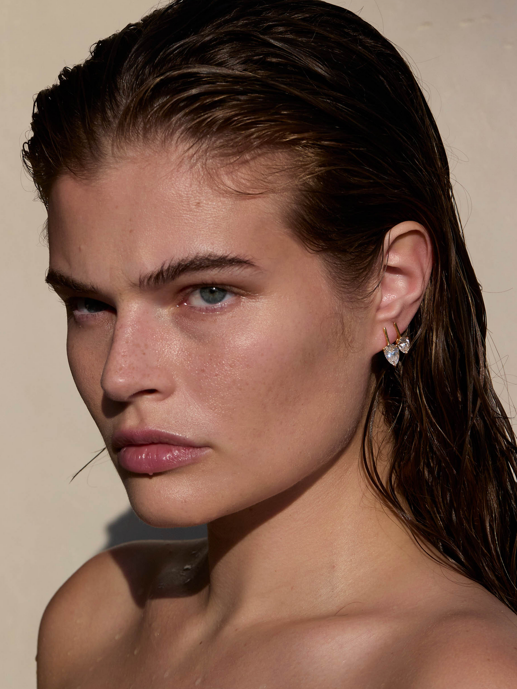 HENDRY PEAR-CUT BAR STUD EARRING IN MOISSANITE