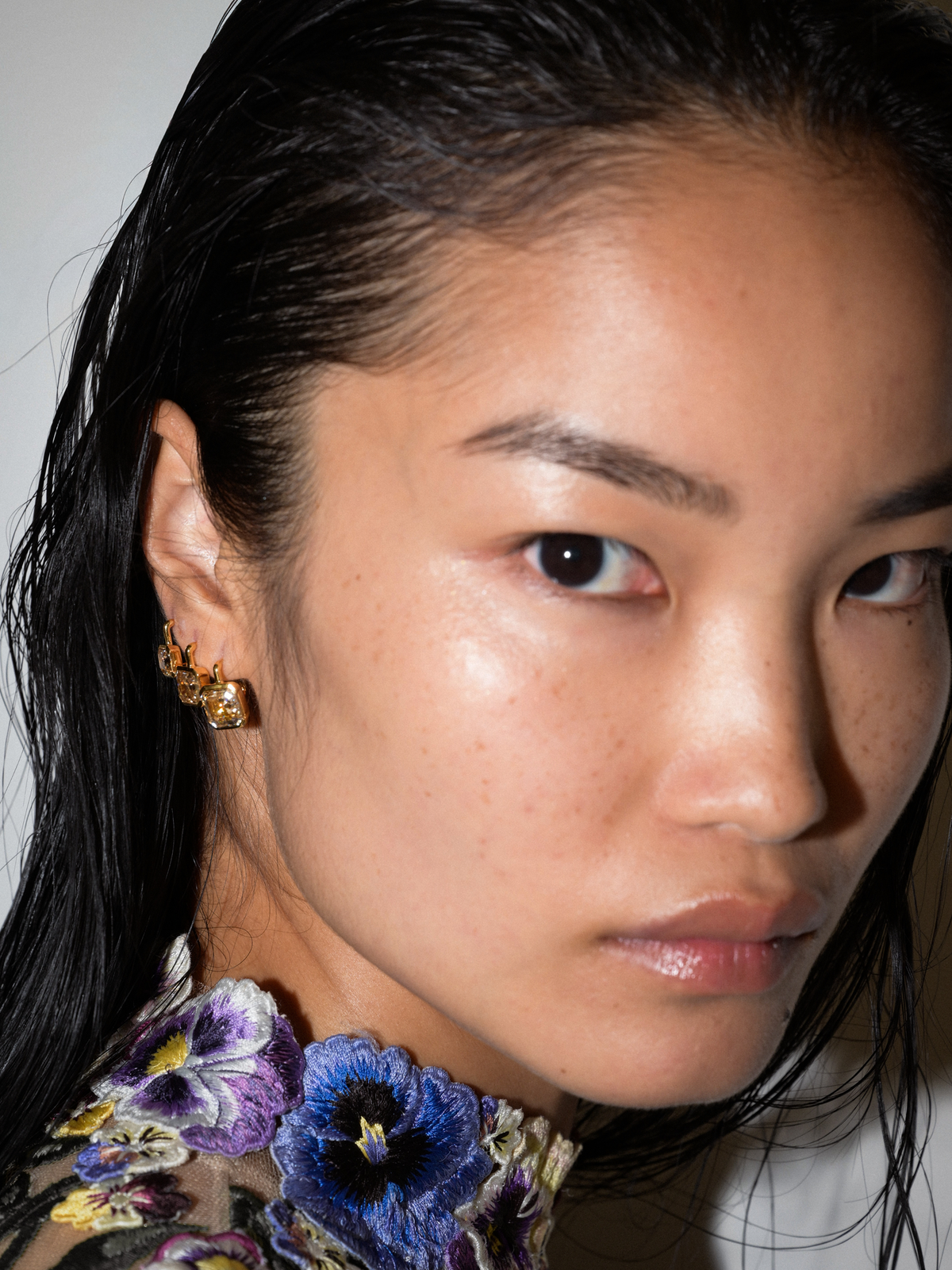 INÈS ASSCHER-CUT EARRINGS IN HONEY MOISSANITE, 18K GOLD VERMEIL 