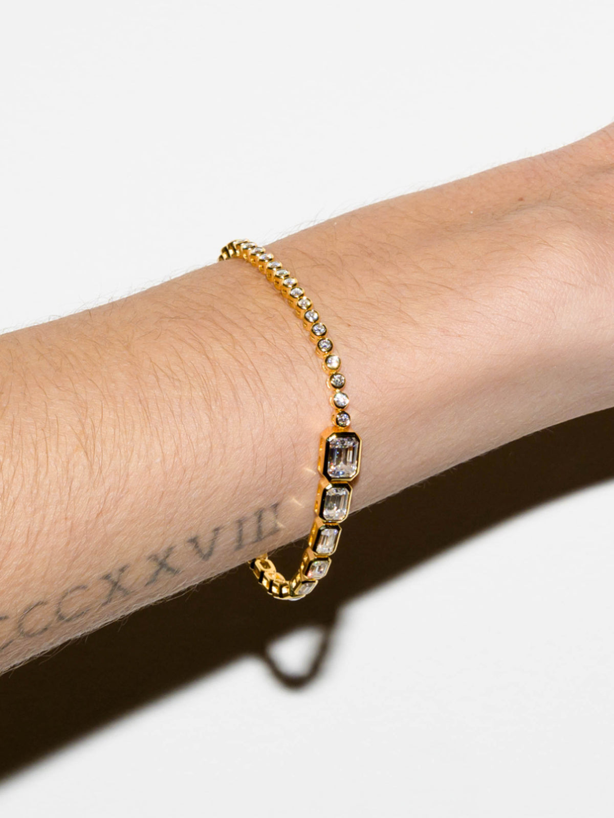 BLAKE GRADUATED BEZEL BRACELET IN MOISSANITE