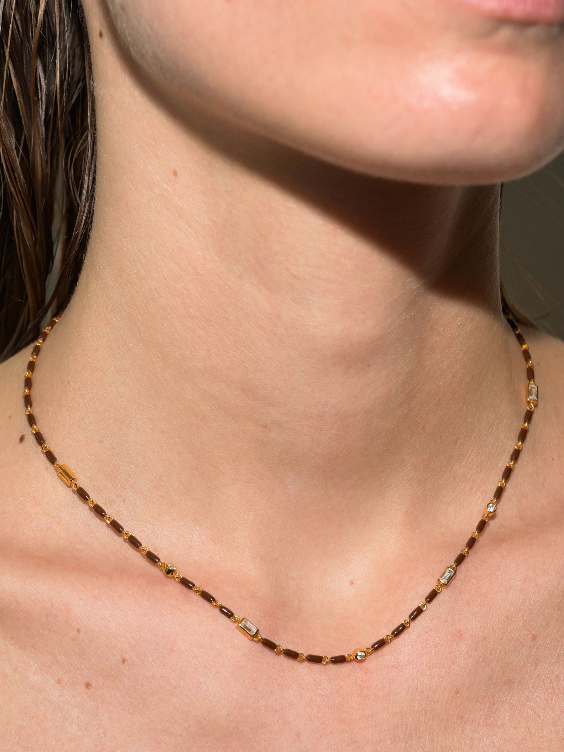 ENAMEL MOISSANITE NECKLACE IN MARRON, 18K GOLD VERMEIL