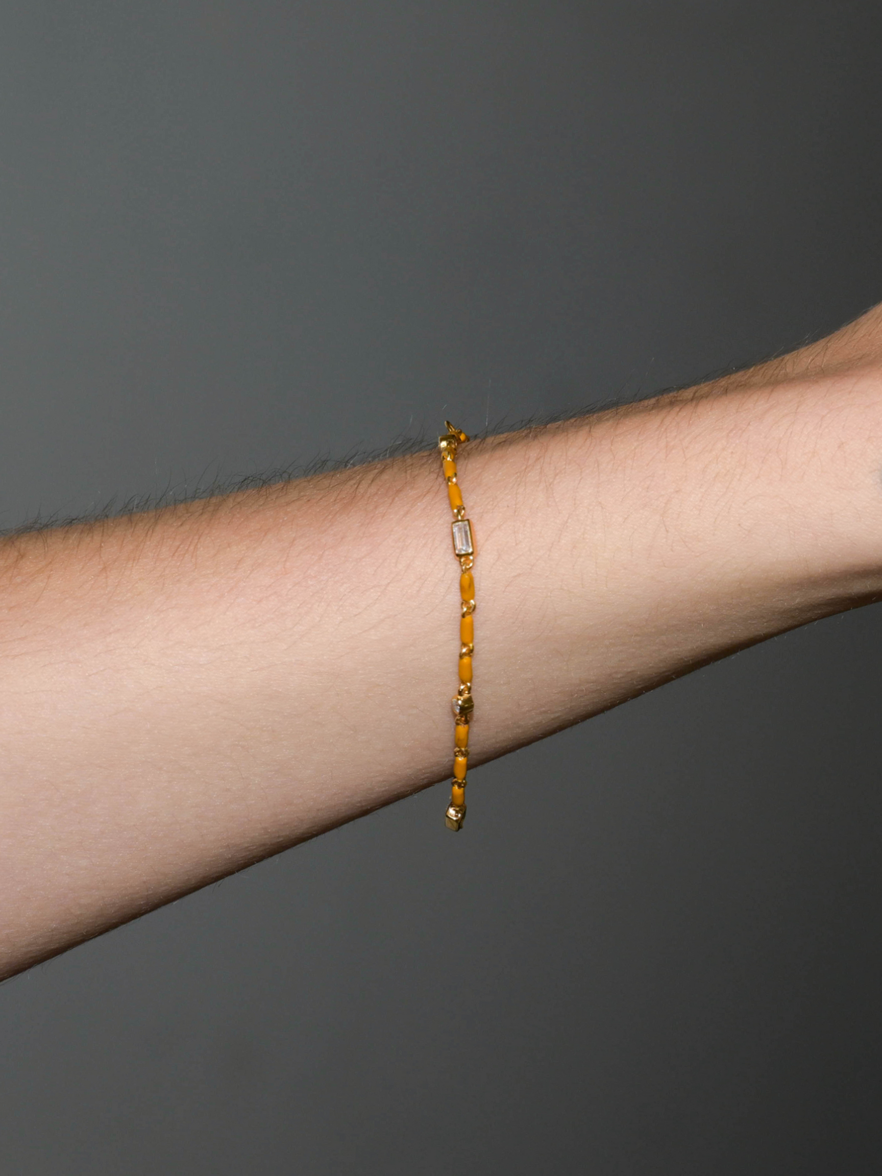 ENAMEL MOISSANITE BRACELET IN MOUTARDE, 18K GOLD VERMEIL