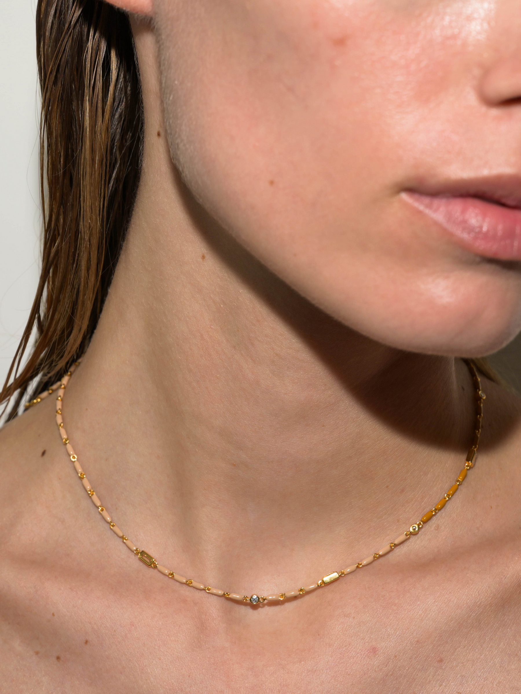 ENAMEL MOISSANITE NECKLACE IN NATUREL, 18K GOLD VERMEIL