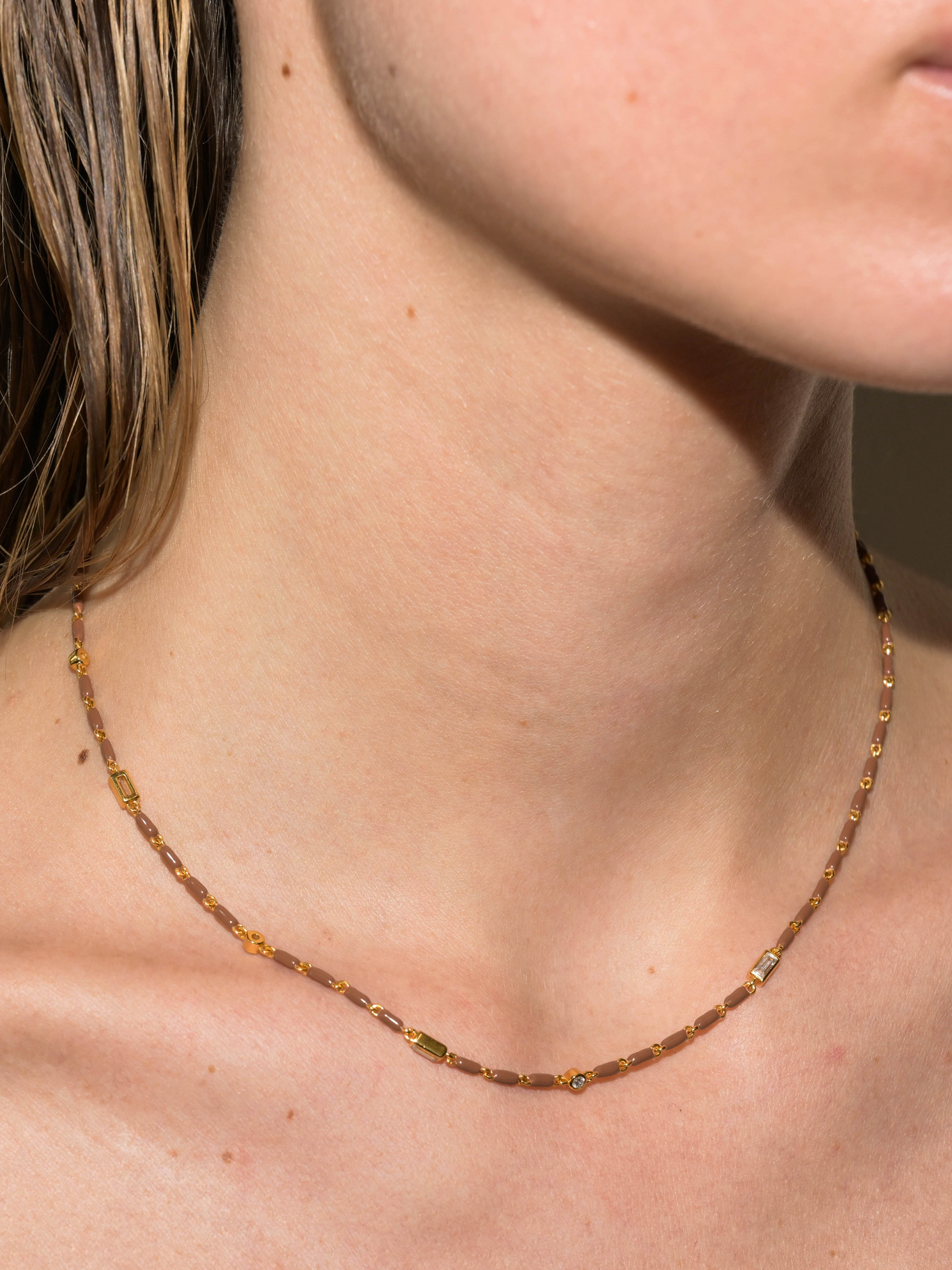 ENAMEL MOISSANITE NECKLACE IN NOISETTE, 18K GOLD VERMEIL