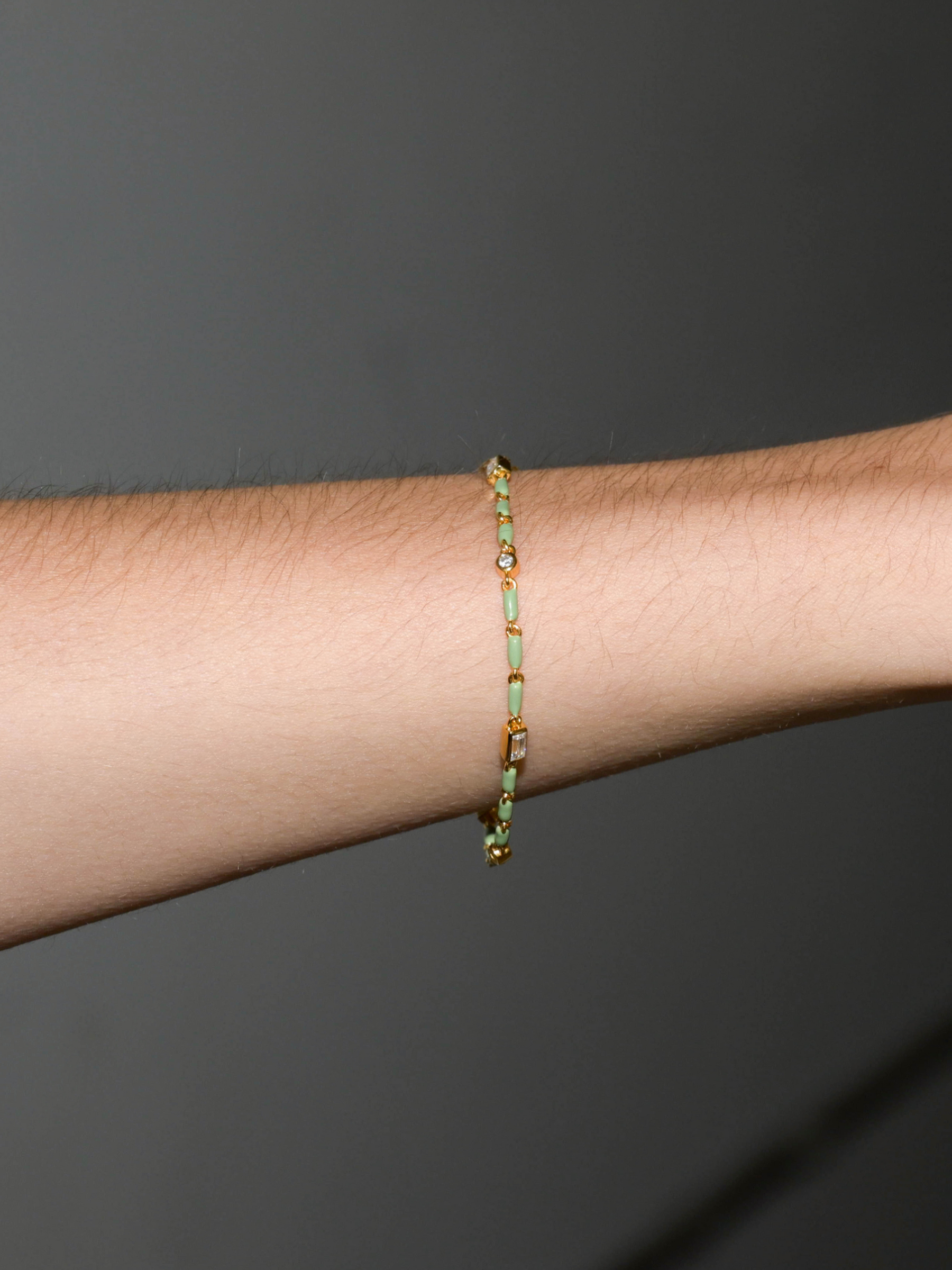 ENAMEL MOISSANITE BRACELET IN SAUGE, 18K GOLD VERMEIL