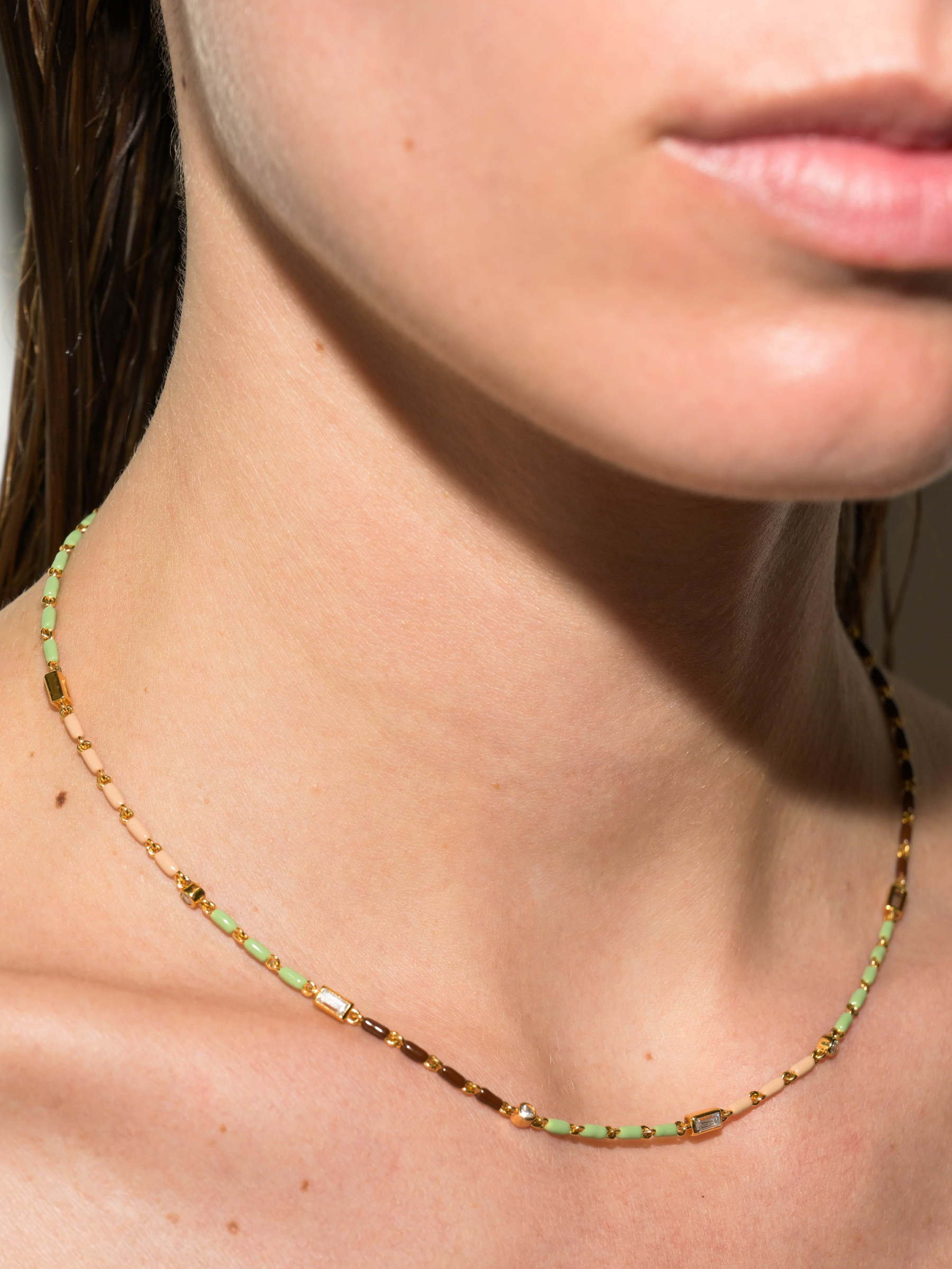 ENAMEL MOISSANITE NECKLACE IN TERRE, 18K GOLD VERMEIL