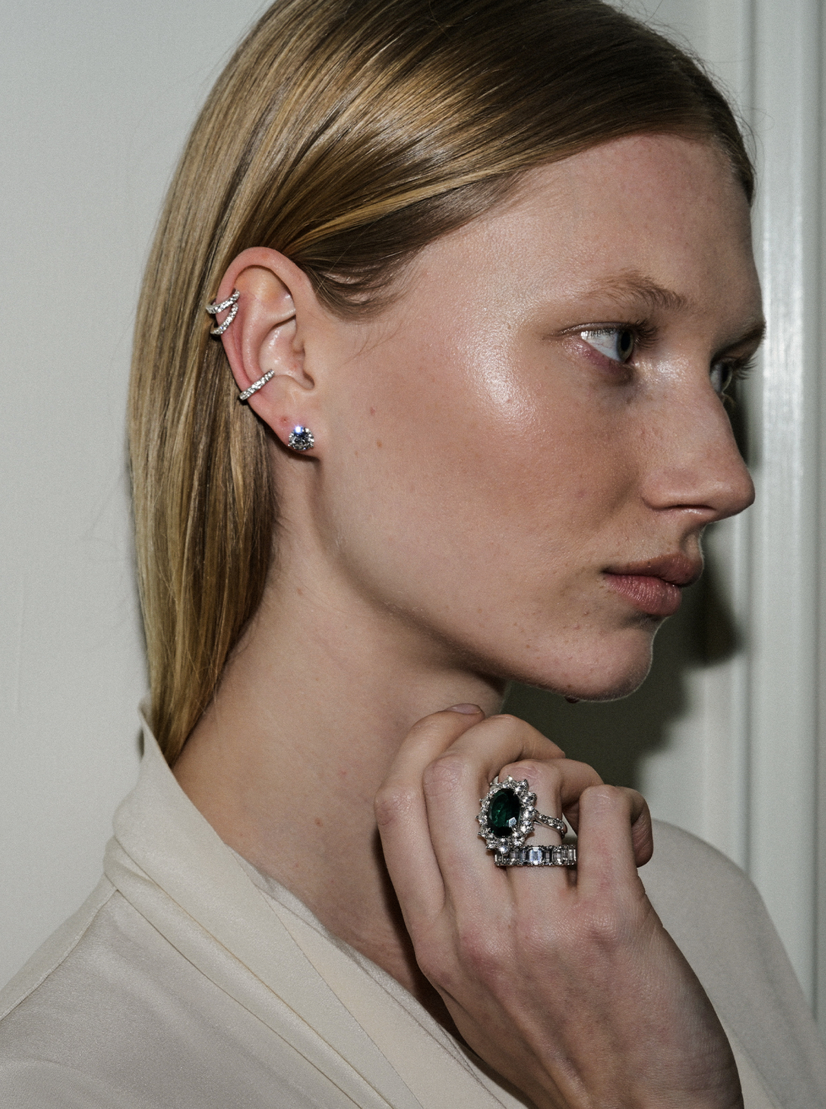 【返品交換不可】 SAPPHIRE WHITE LAB ROW SINGLE HINGED EAR Dorsey – GOLD CUFF, アクセサリー